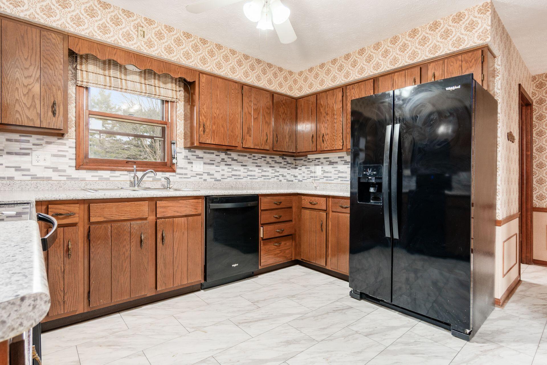 7550 Basil Western Road Canal Winchester, OH 43110 - Photo 12 of 27 005.. Kitchen