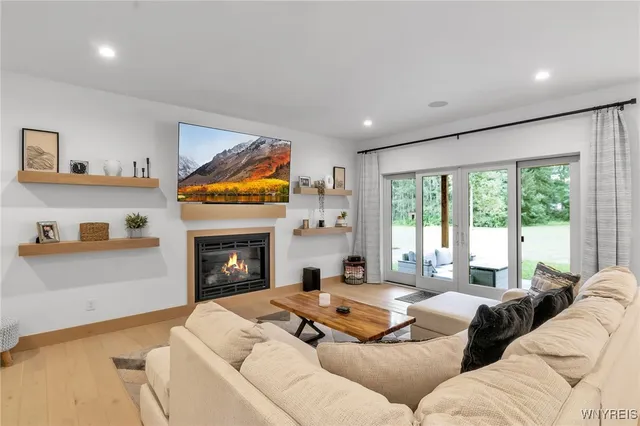 $899,900 | 174 Muegel Road, East Amherst, NY 14051