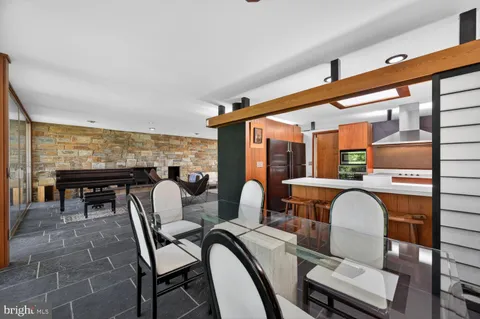 $950,000 | 401 Willington Drive, Silver Spring, MD 20904