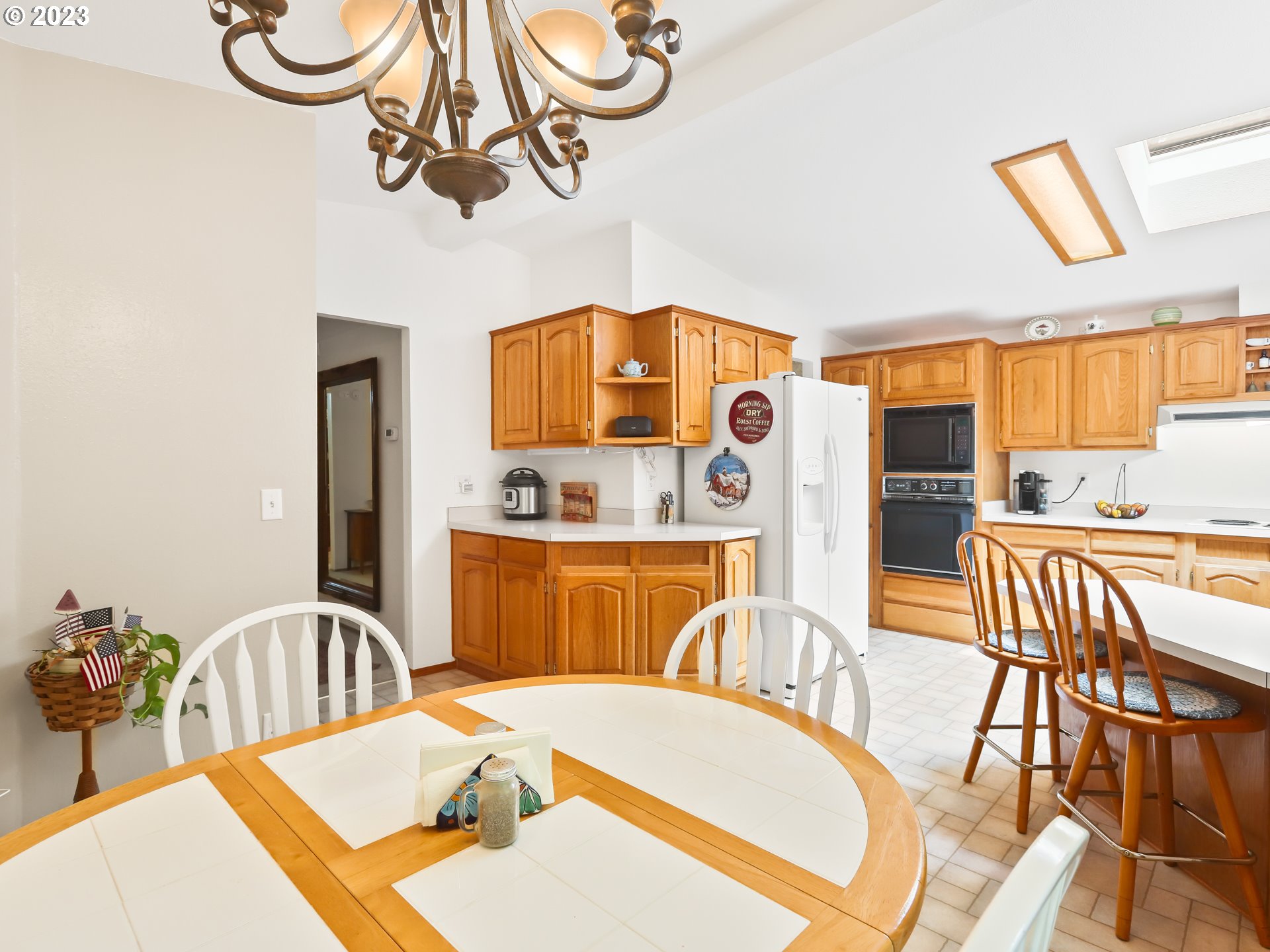 25875 South Morgan Road Estacada, OR 97023 - Photo 13 of 36 a kitchen with a table chairs and a dining table