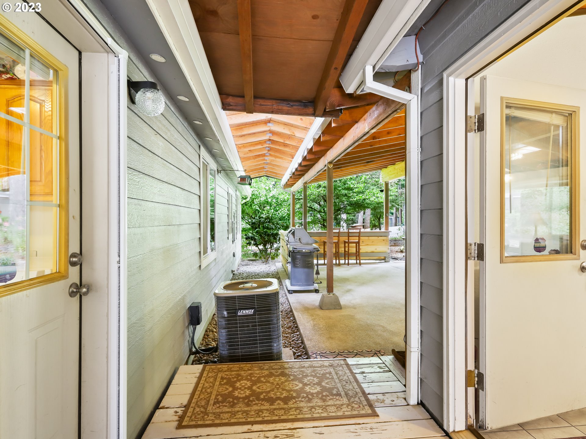 25875 South Morgan Road Estacada, OR 97023 - Photo 26 of 36 a view of balcony with furniture