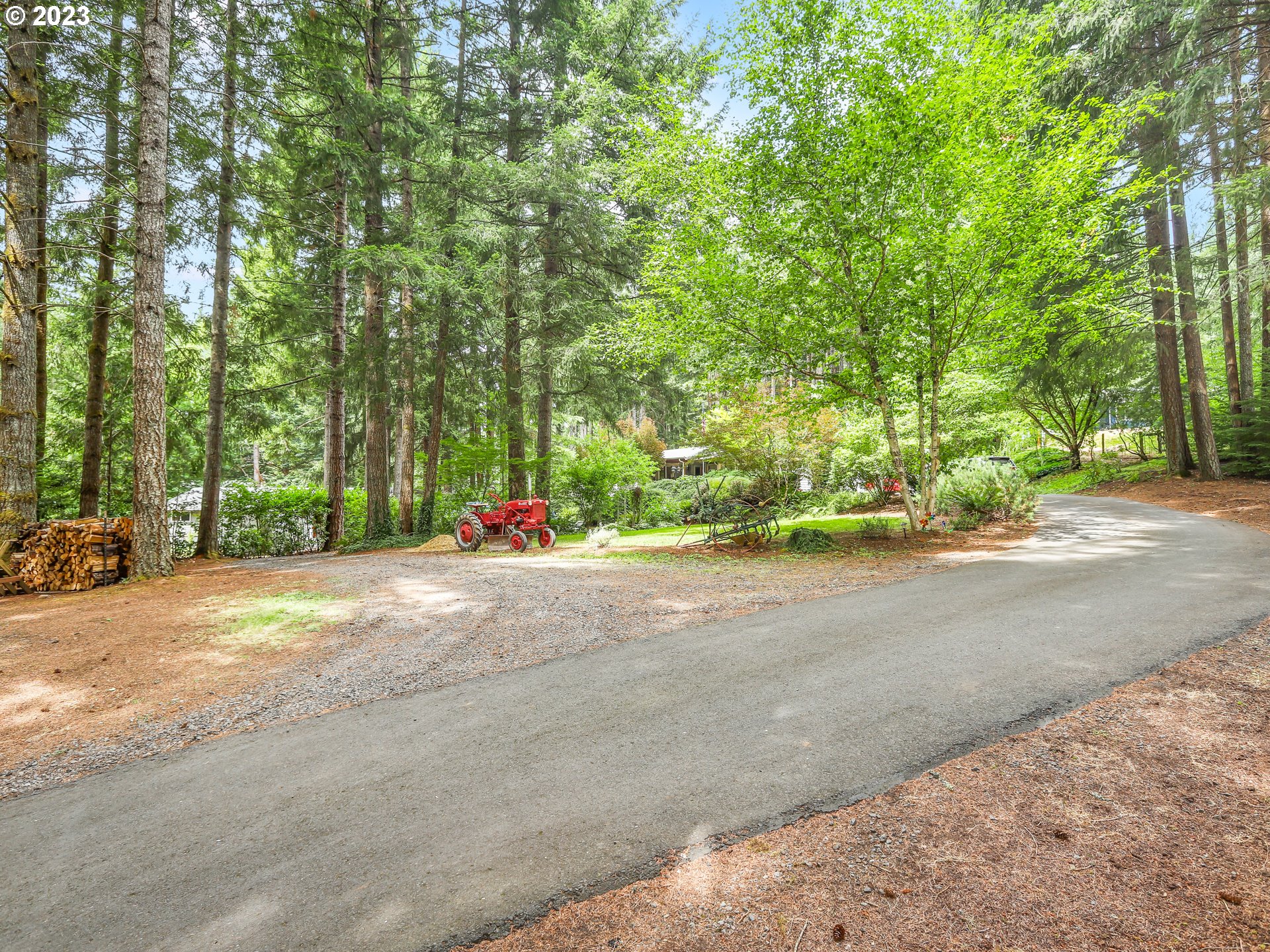 25875 South Morgan Road Estacada, OR 97023 - Photo 3 of 36 a view of a road with a building in the background