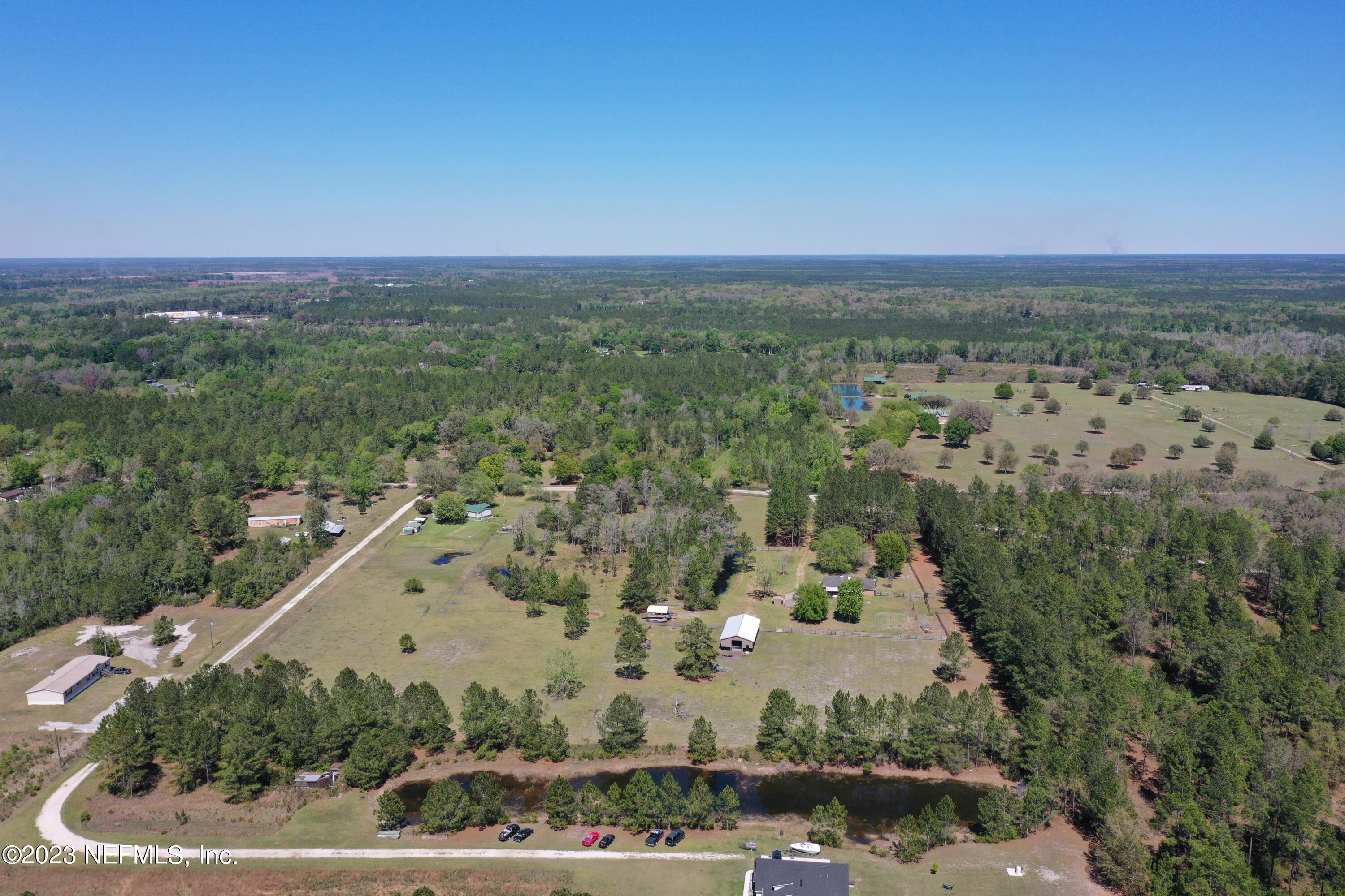 37491 Poole Road Hilliard, FL 32046 - Photo 7 of 39 a view of a city