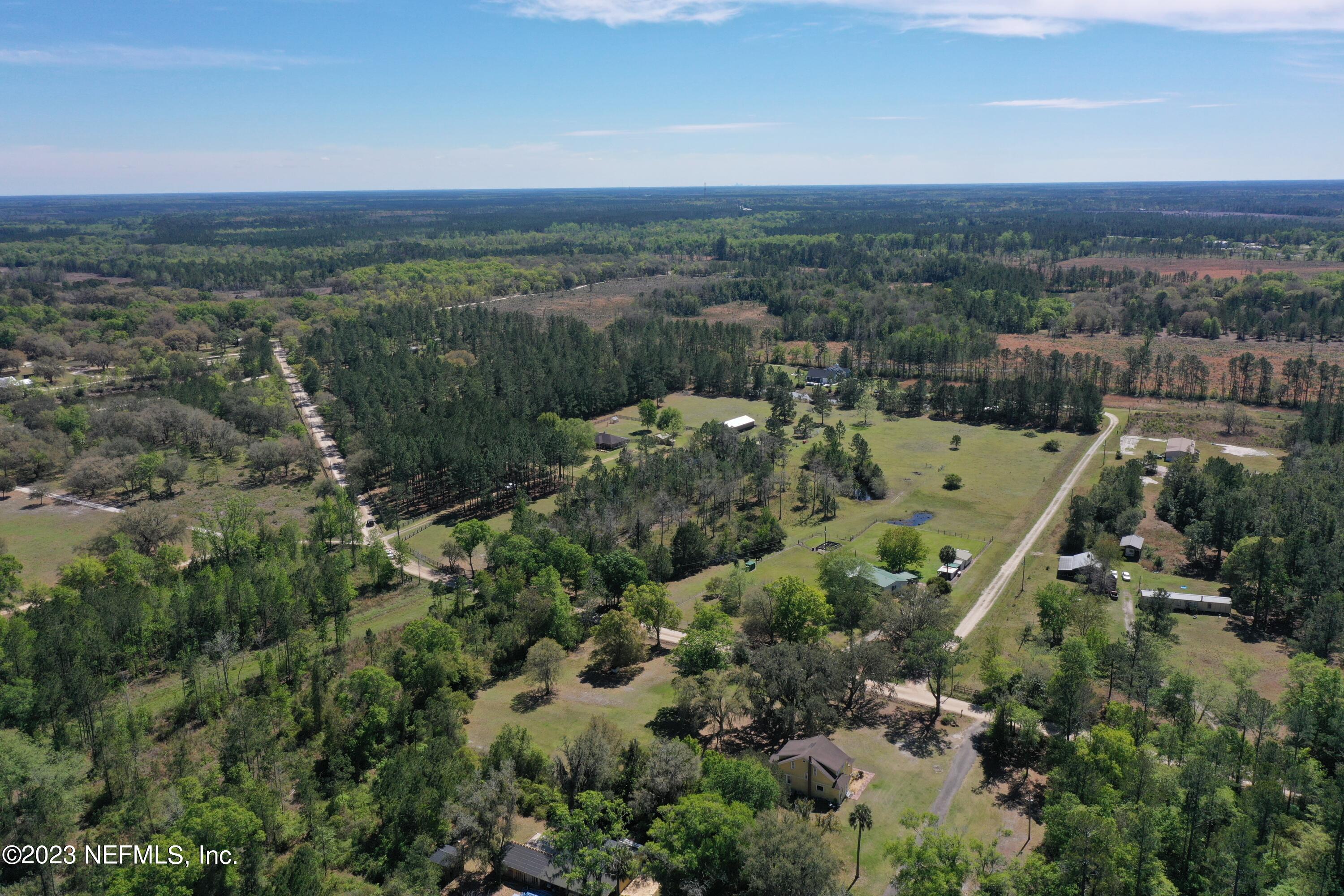 37491 Poole Road Hilliard, FL 32046 - Photo 9 of 39 a view of a city
