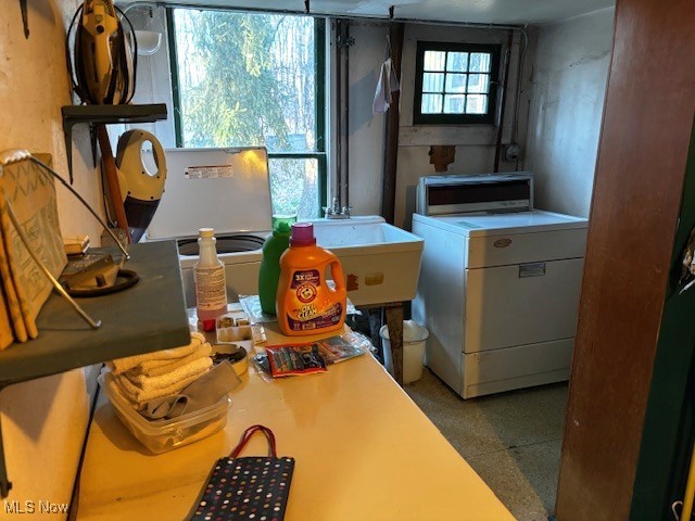 4577 Emerson Road South Euclid, OH 44121 - Photo 21 of 48 1st floor Laundry area with washer / clothes dryer