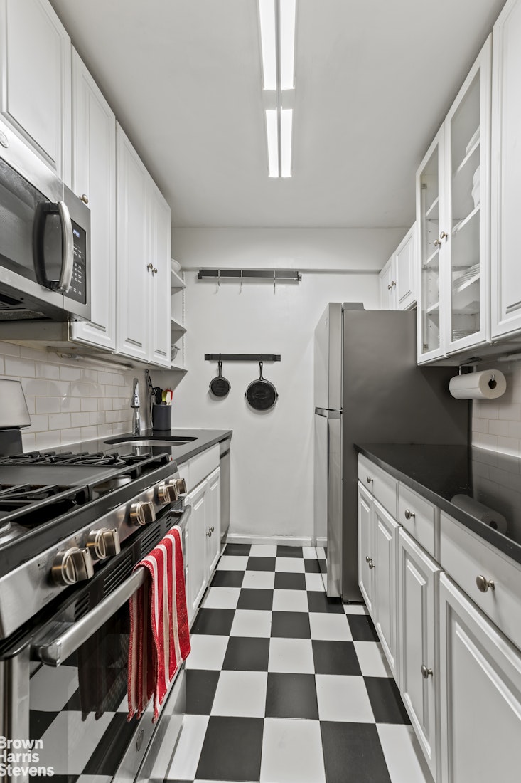 330 East 80th Street, Unit 5G Manhattan, NY 10075 - Photo 4 of 8