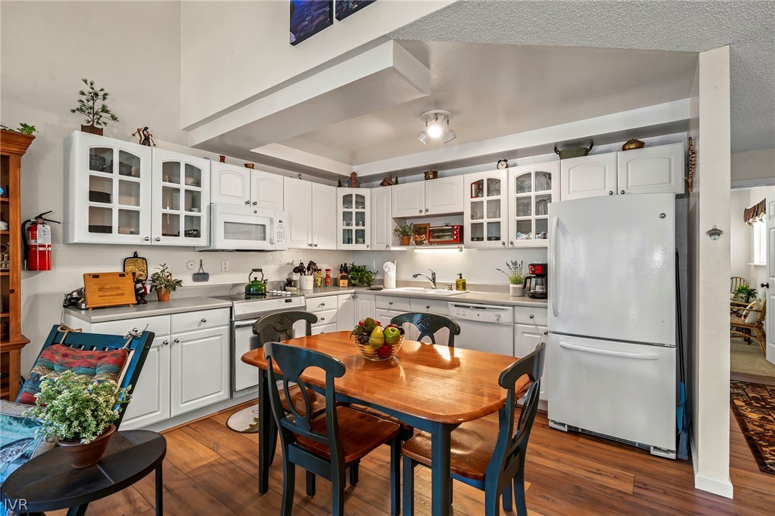 330 Ski Way, Unit 19 Incline Village, NV 89451 - Photo 4 of 40 Kitchen/Dining