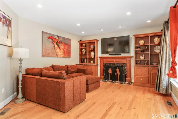 $799,900 | 35 Hanson Road, Canton, CT 06019