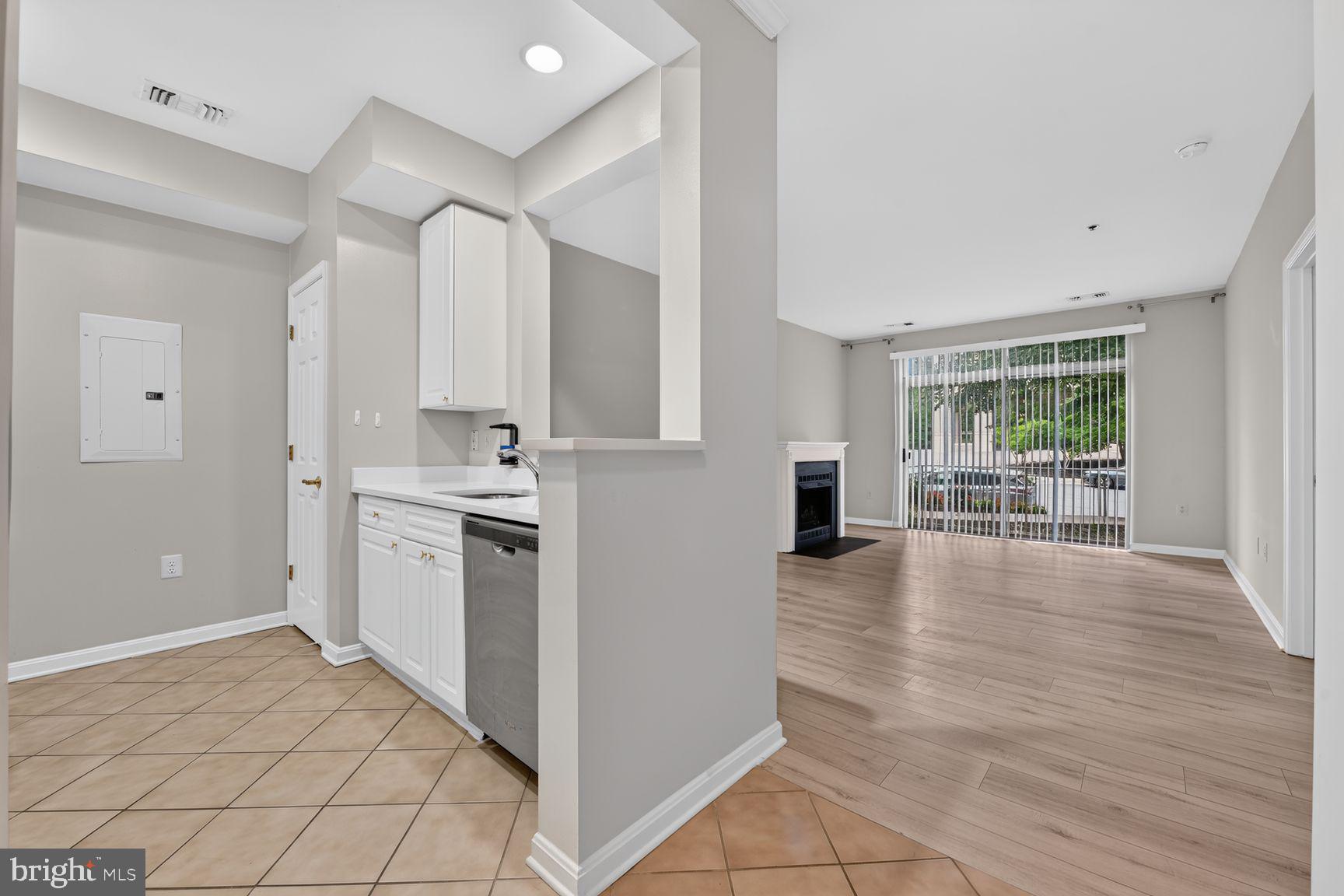 11775 Stratford House Place, Unit 112 Reston, VA 20190 - Photo 9 of 53 Entry