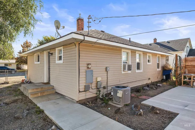 $295,000 | 830 Idaho Street, Filer, ID 83328