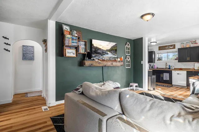 $295,000 | 830 Idaho Street, Filer, ID 83328