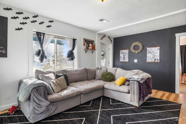 $299,000 | 830 Idaho Street, Filer, ID 83328