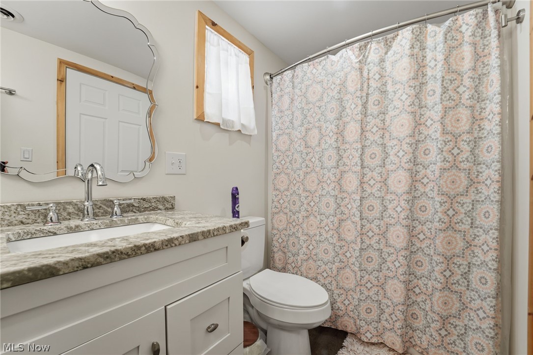 5919 Lake Road West, Unit 32 Ashtabula, OH 44004 - Photo 10 of 23 Bathroom with curtained shower and vanity
