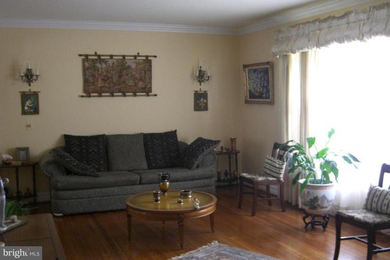 2921 Craiglawn Road Silver Spring, MD 20904 - Photo 13 of 29 Living Room