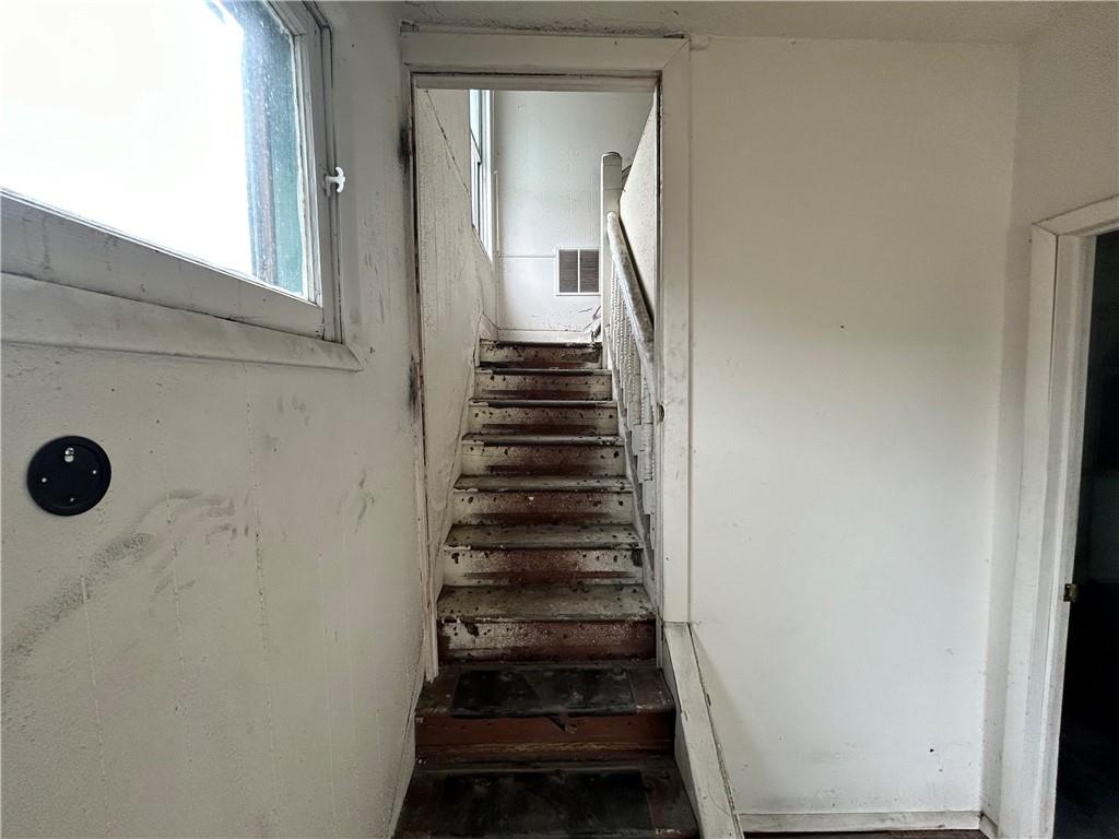 208 Delp Street Pittsburgh, PA 15202 - Photo 13 of 30 a view of entryway and hall