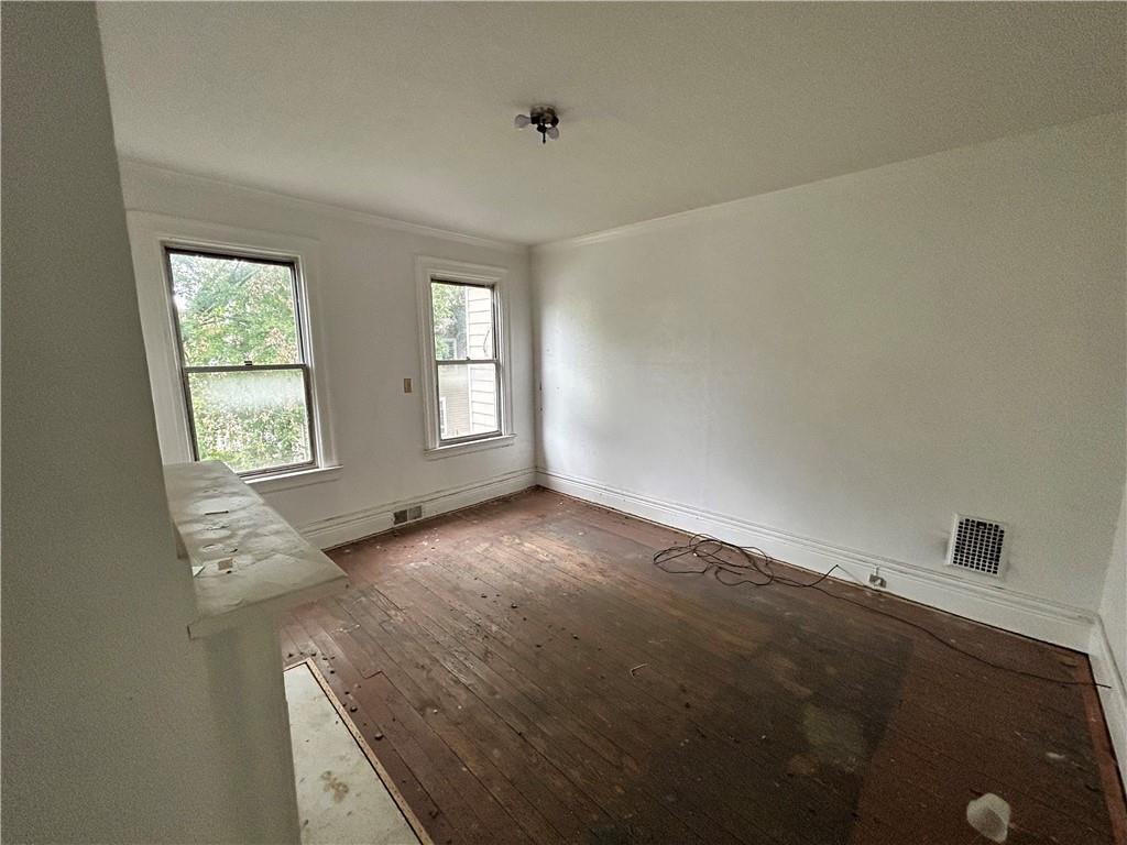 208 Delp Street Pittsburgh, PA 15202 - Photo 18 of 30 an empty room with windows