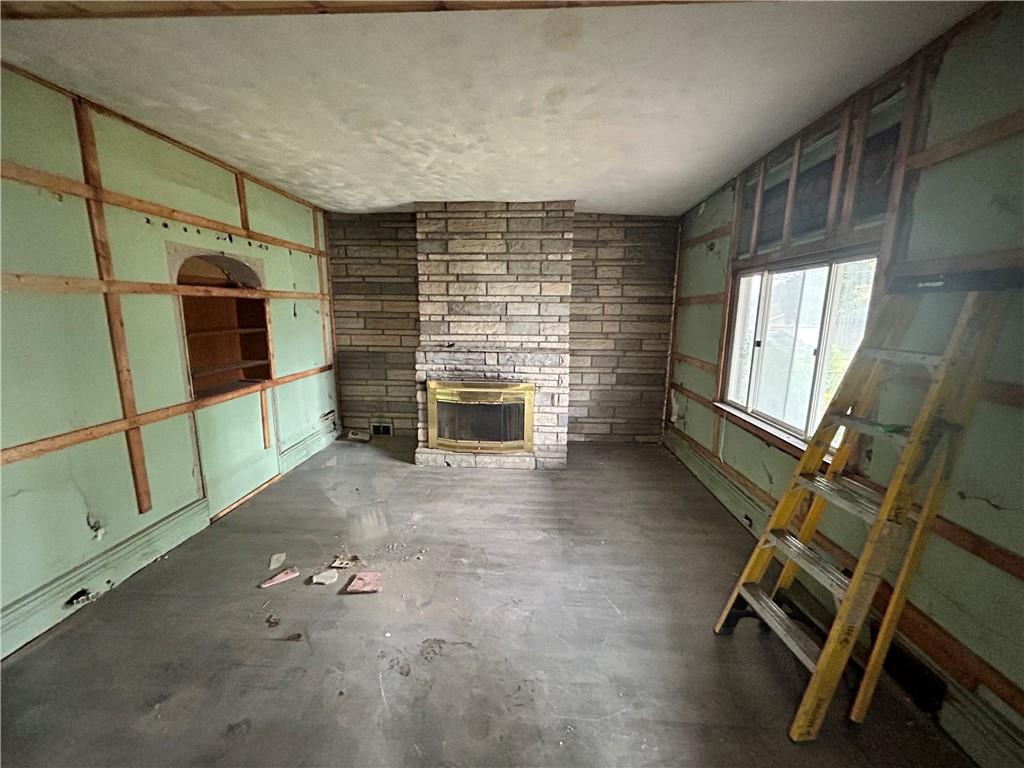 208 Delp Street Pittsburgh, PA 15202 - Photo 5 of 30 an empty room with windows