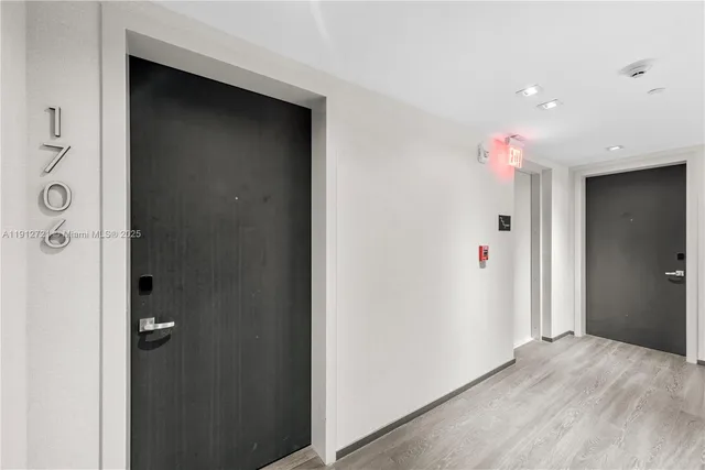 $950,000 | 1451 Brickell Avenue, Unit 1706, Miami, FL 33131