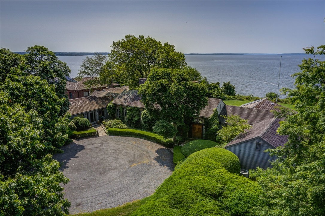 69 Nayatt Road Barrington, RI 02806 - Photo 3 of 49