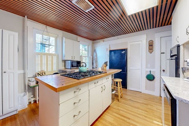 a kitchen that has a stove and a refrigerator