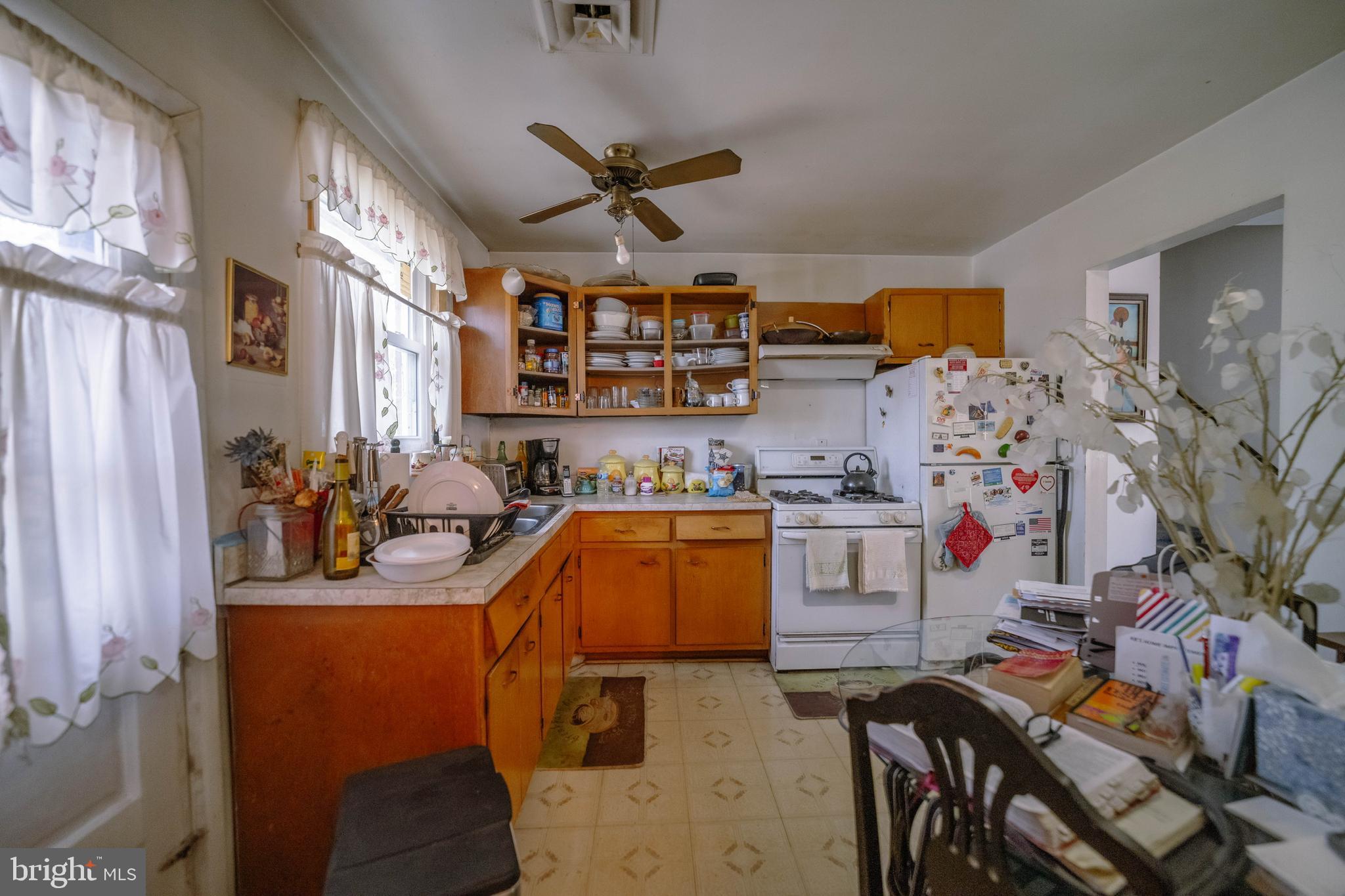 6900 Temple Hill Road Temple Hills, MD 20748 - Photo 25 of 43 a view of a kitchen with appliances and cabinets