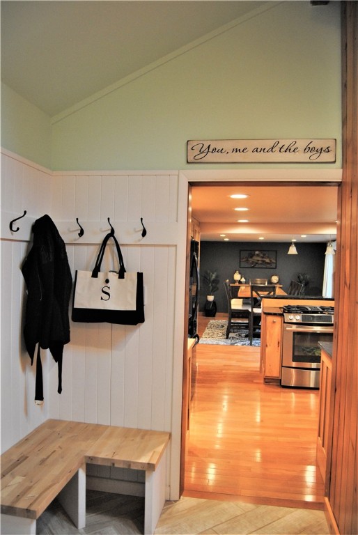 6786 Cayward Hill Road Prattsburgh, NY 14873 - Photo 16 of 42 entryway