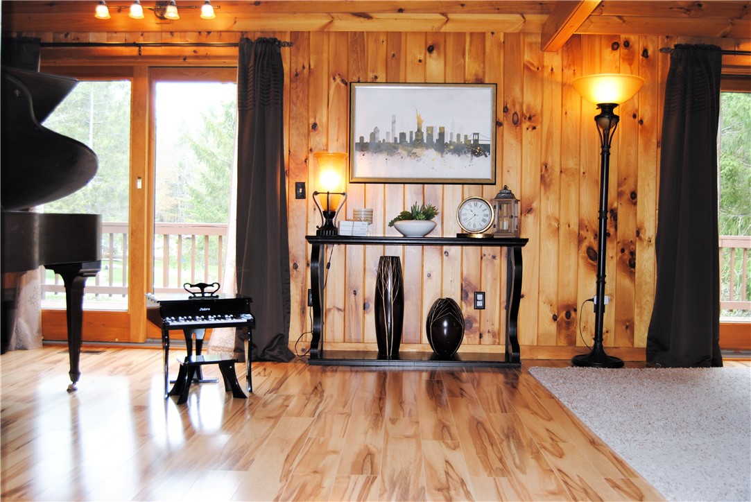6786 Cayward Hill Road Prattsburgh, NY 14873 - Photo 3 of 42 living room