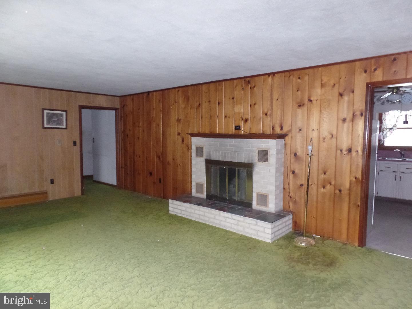 369 Ridge Road Telford, PA 18969 - Photo 6 of 14 Living Room