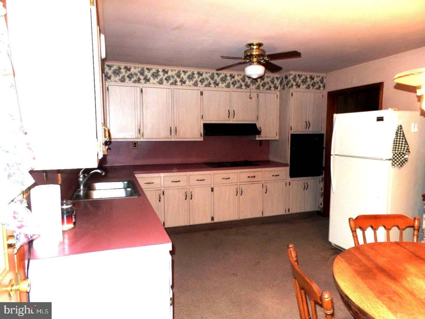 369 Ridge Road Telford, PA 18969 - Photo 8 of 14 Kitchen