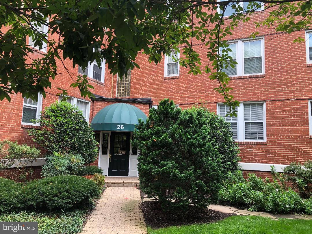 26 South Old Glebe Road, Unit 305B Arlington, VA 22204 - Photo 1 of 22