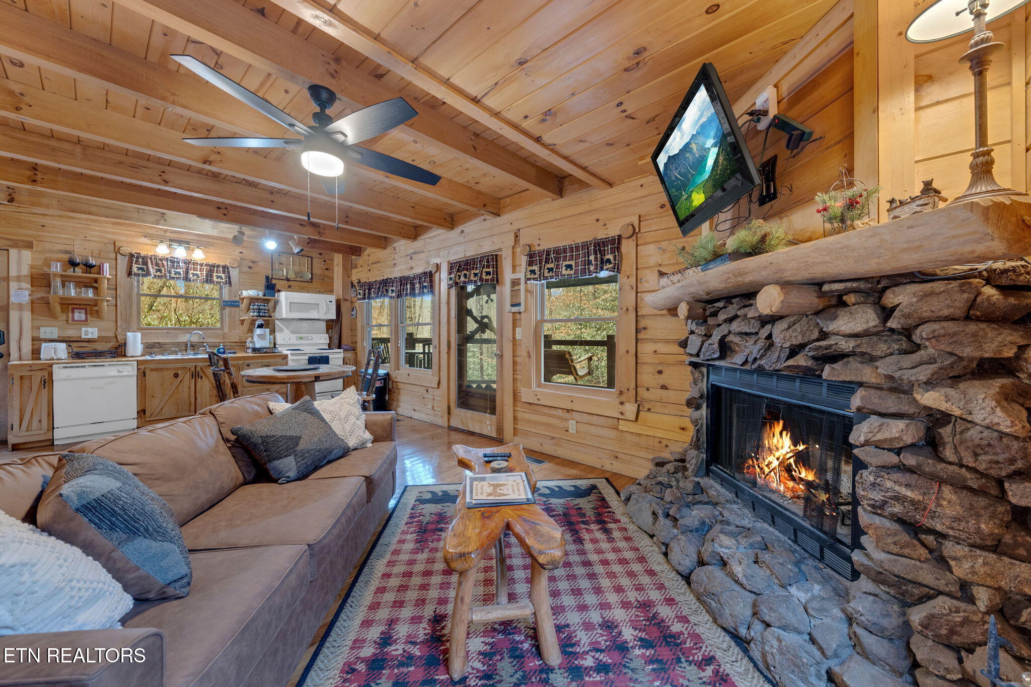 3114 Brothers Way Sevierville, TN 37862 - Photo 9 of 29 15-web-or-mls-M50A0161