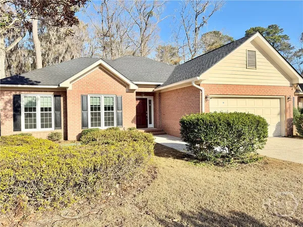 $2,600 | 6 Oak Park Place, Savannah, GA 31405