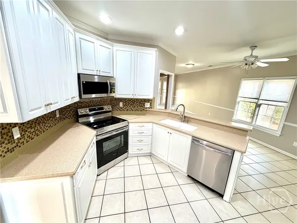 $2,600 | 6 Oak Park Place, Savannah, GA 31405