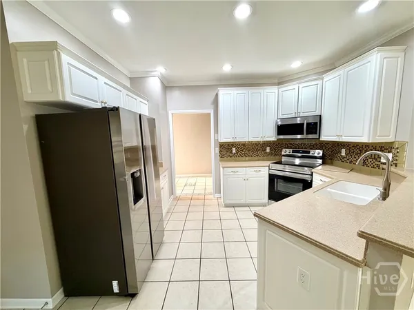 $2,600 | 6 Oak Park Place, Savannah, GA 31405