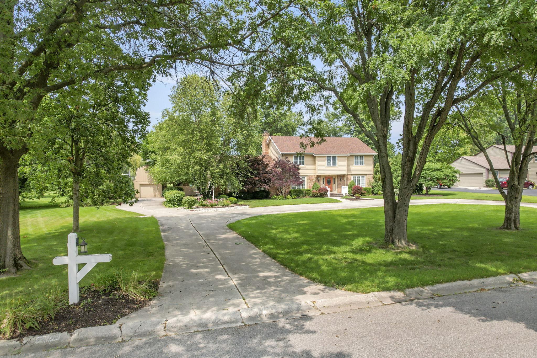 4909 Chaucer Road Fort Wayne, IN 46835 - Photo 2 of 36 Gallery Image 2