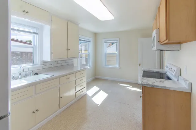 $2,100 | 7208 33rd Avenue, Kenosha, WI 53142