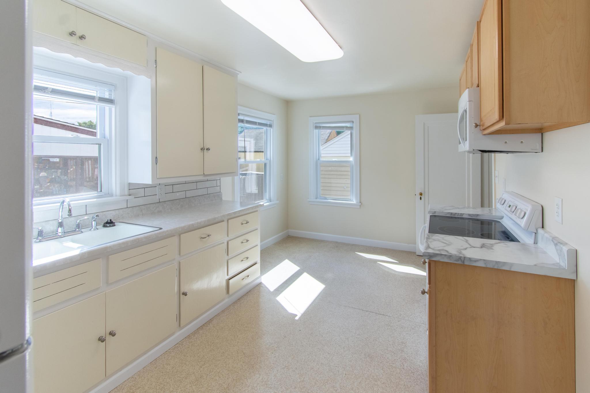 7208 33rd Avenue Kenosha, WI 53142 - Photo 12 of 28 7208 33rd Steve-09