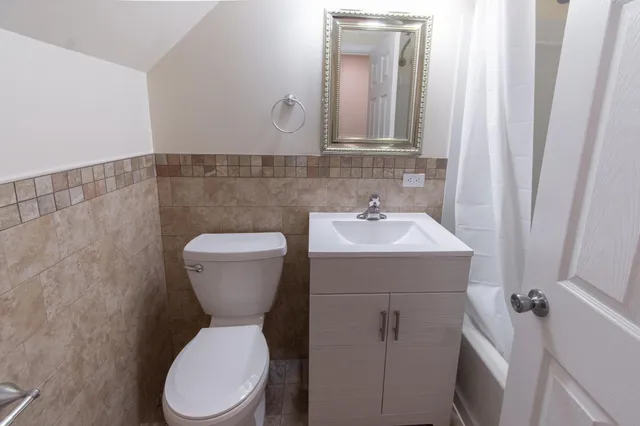 $2,100 | 7208 33rd Avenue, Kenosha, WI 53142