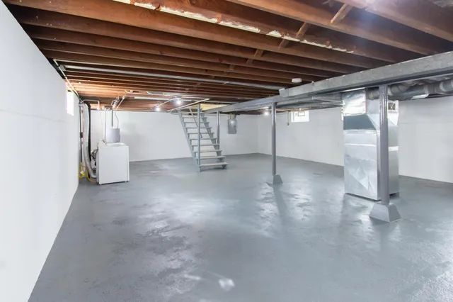 $2,100 | 7208 33rd Avenue, Kenosha, WI 53142