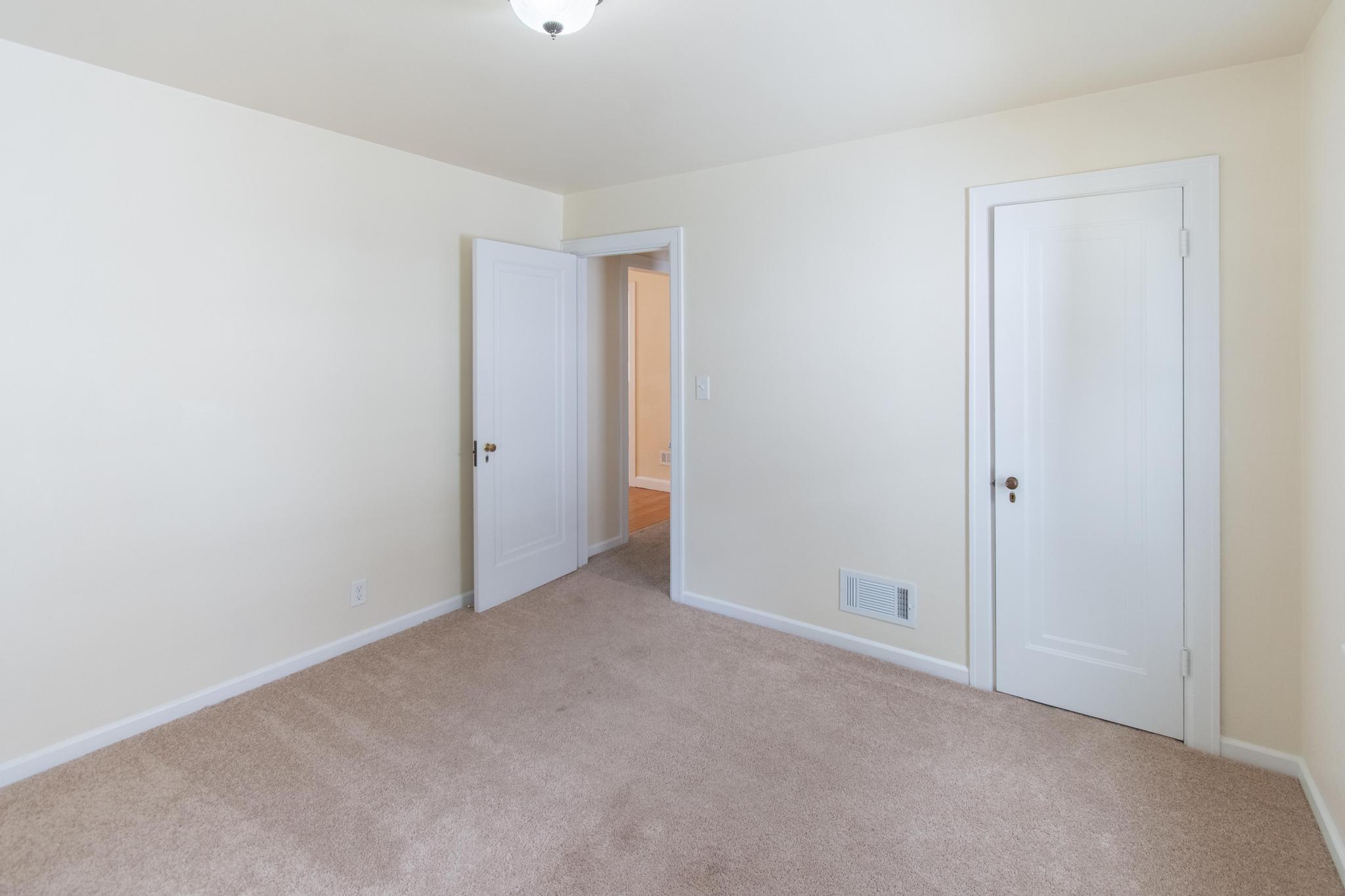 7208 33rd Avenue Kenosha, WI 53142 - Photo 7 of 28 7208 33rd Steve-04