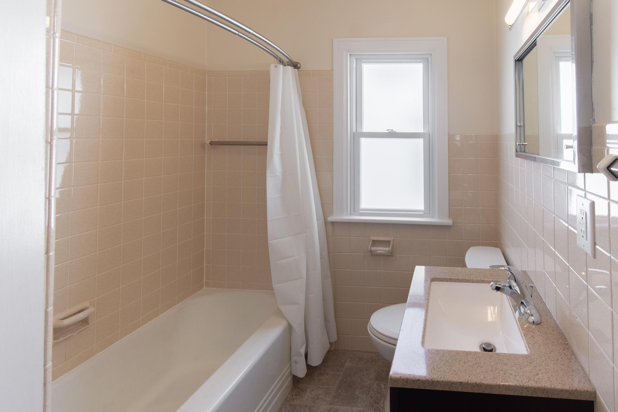 7208 33rd Avenue Kenosha, WI 53142 - Photo 8 of 28 7208 33rd Steve-05