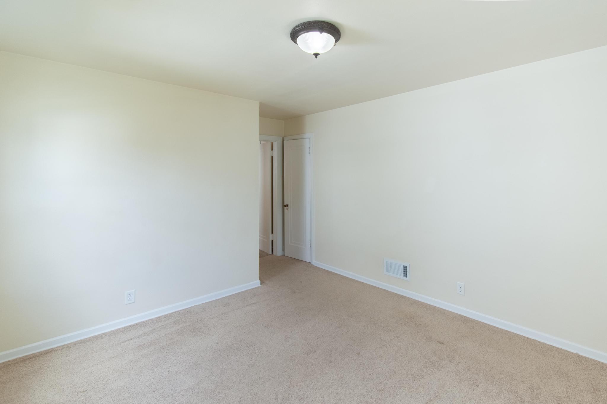 7208 33rd Avenue Kenosha, WI 53142 - Photo 10 of 28 7208 33rd Steve-07