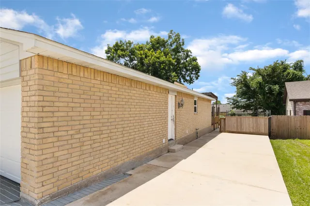 $1,895 | 12757 Lake Conroe Hills Drive, Willis, TX 77318