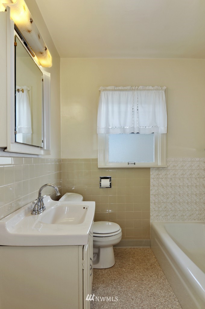 720 North 76th Street Seattle, WA 98103 - Photo 14 of 24
