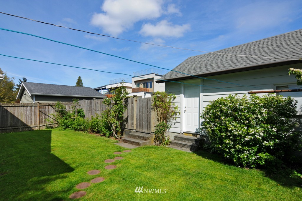 720 North 76th Street Seattle, WA 98103 - Photo 21 of 24