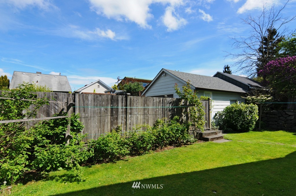 720 North 76th Street Seattle, WA 98103 - Photo 22 of 24