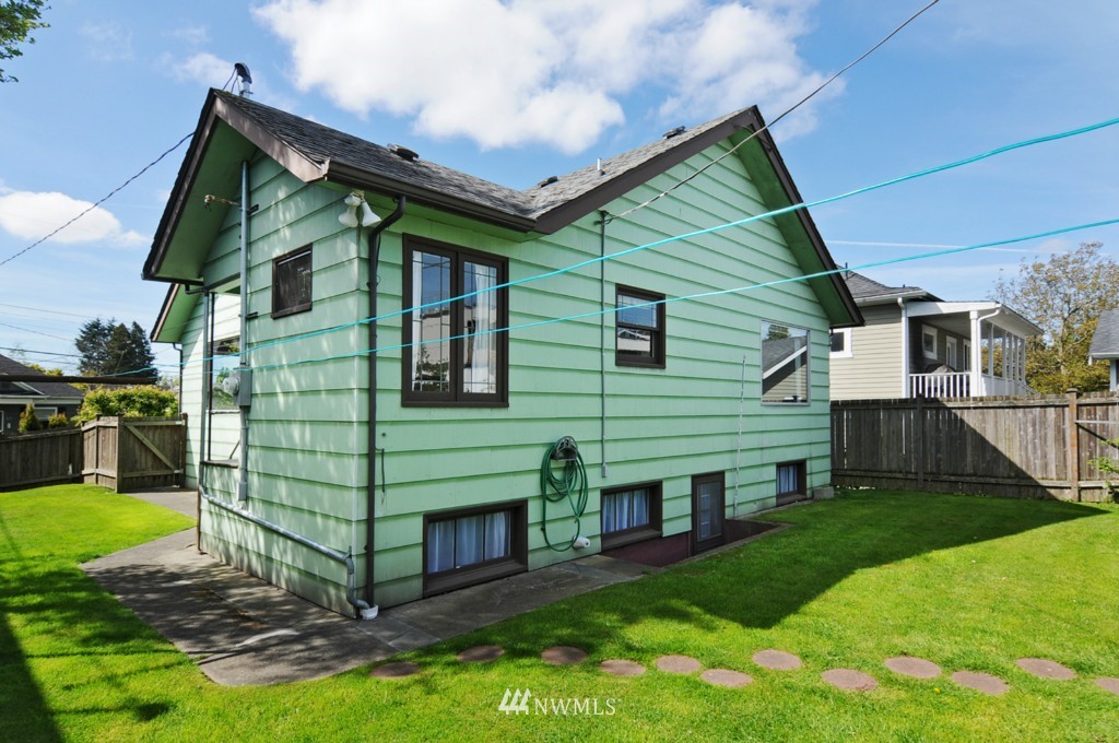 720 North 76th Street Seattle, WA 98103 - Photo 23 of 24
