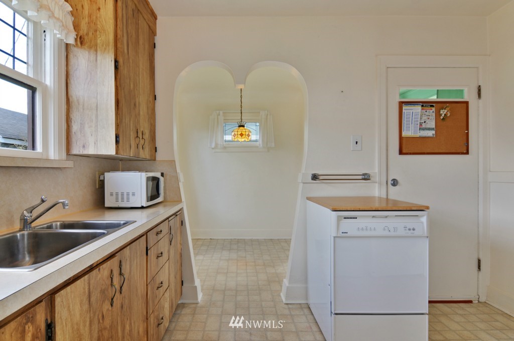 720 North 76th Street Seattle, WA 98103 - Photo 9 of 24