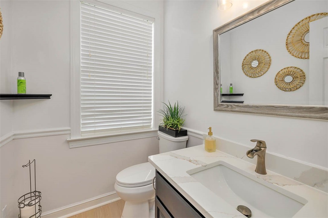 104 Talahi Island Lane Brunswick, GA 31520 - Photo 20 of 82 Powder Room Second Floor