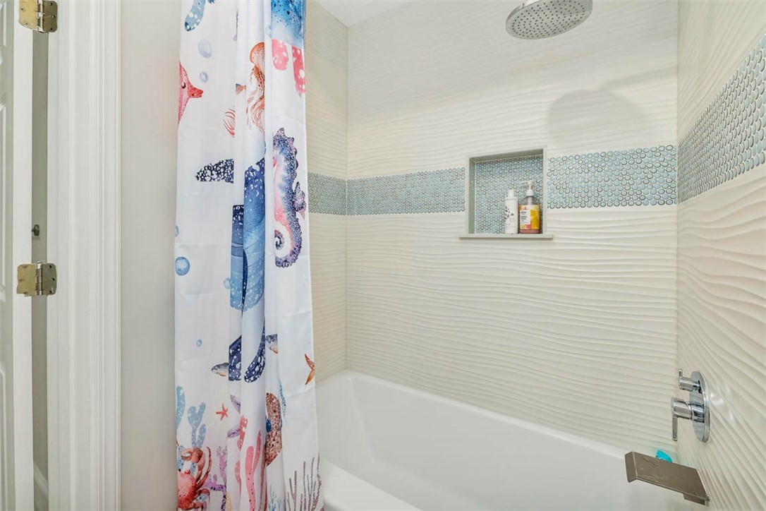 104 Talahi Island Lane Brunswick, GA 31520 - Photo 25 of 82 Shower for Jack and Jill Bath